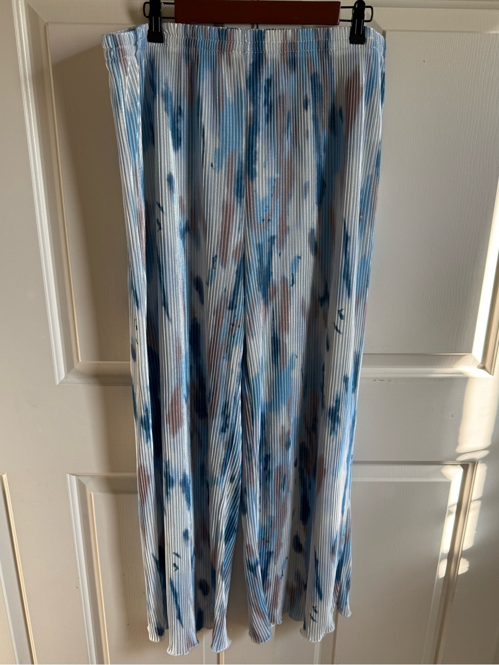 SHEIN Blue & White Pleated Tie-Dye Silky Pants Size 3X fits 15-21 or 16-20